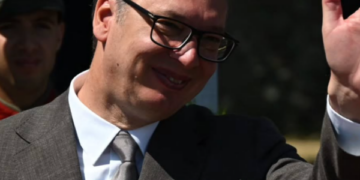Vuçiq i gënjen oficerët e rinj serbë: Kosova është e Serbisë edhe me Kushtetutë edhe me të drejtën e Zotit