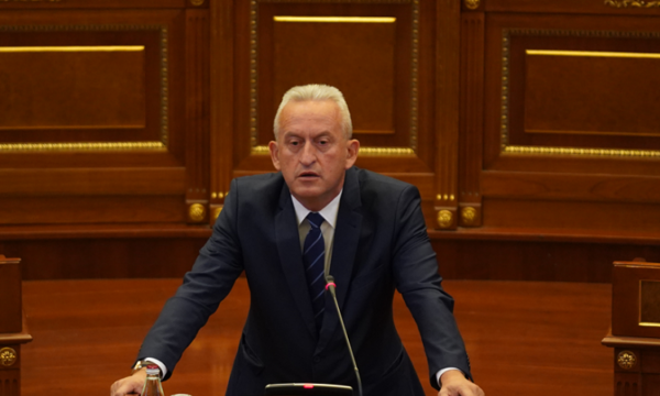 Qalaj: Polici nuk mund të mbetet pa uniformë për 4–5 vjet, pagat janë të ulëta