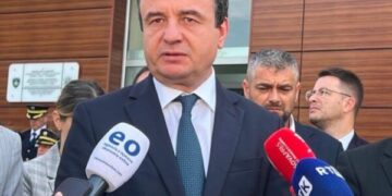 Kurti pas homazheve te memoriali i policëve të rënë në detyrë: Kosova është më e sigurt se kurrë