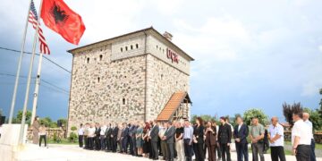 Haradinaj pret delegacion amerikan në Gllogjan, dedikon medalje për Daniel Serwerin dhe Mario Marquezin