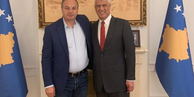 Shtyrja e aktgjykimit në kohën e formimit të institucioneve, Hoxhaj sheh kalkulime nga Haga: Hashim Thaçi u mor si President