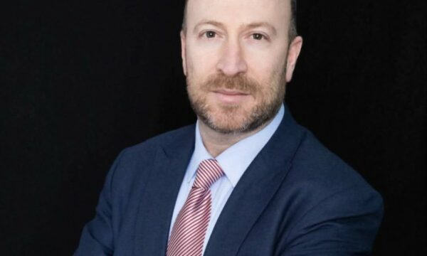 Ngërçi i (pa)tejkalueshëm: Një analizë sociopsikologjike e krizës politike në Kosovë
