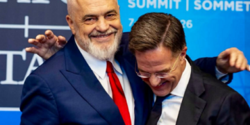 Rama foto me Rutten: Zemra mal kur i thua Sekretarit të NATO-s shihemi në Samitin e ardhshëm në Shqipëri
