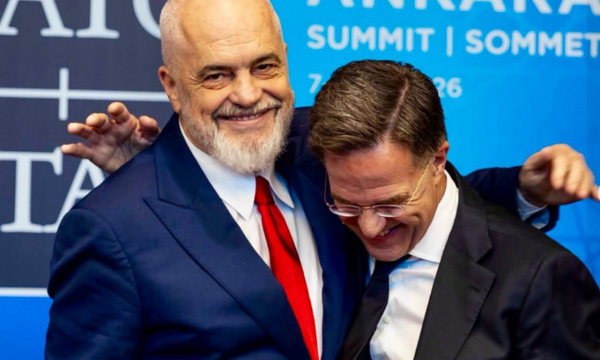Rama foto me Rutten  Zemra mal kur i thua Sekretarit të NATO s shihemi në Samitin e ardhshëm në Shqipëri