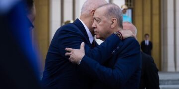 Këto janë pistoletat që Erdogan u dhuroi liderëve të shteteve të NATO-s