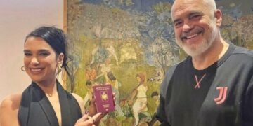 Dua Lipa flet për protestat në Shqipëri: Shqetësuese që qeveria ndryshon ligjin për mjedisin pa konsultime publike
