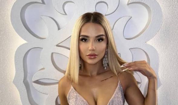 Baby G nxit imagjinatën, kështu provokon me bikini gjatë pushimeve