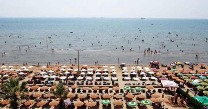 Fundi i ‘turizmi patriotik’, shqiptarët e Kosovës braktisin Durrësin këtë sezon