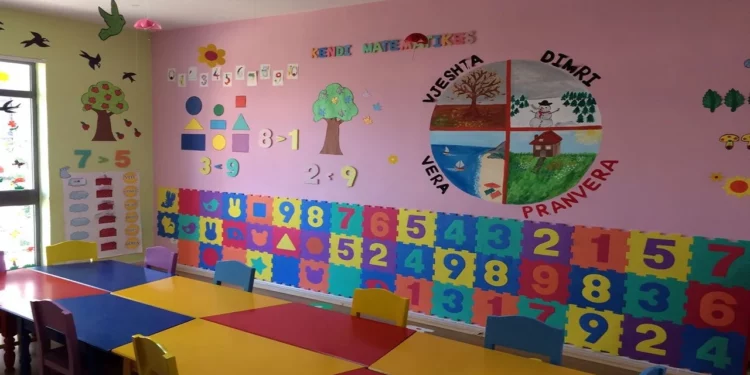 “Po qante, nuk e durova dot“, deklarohet edukatorja që rrahu dyvjeçarin