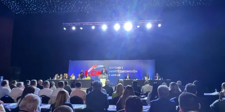 Vazhdon votimi në LDK, votojnë delegatët e Prishtinës, Pejës, Lipjanit e Podujevës