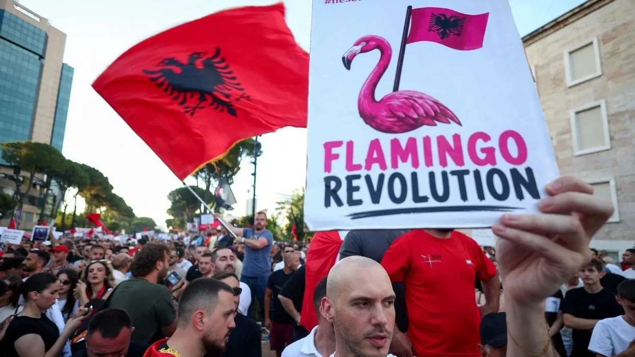 Protestat godasin turizmin në Shqipëri  ministri Gonxhja  Humbëm 97 mijë vizitorë nga tregjet kryesore