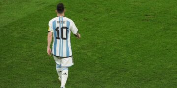 Zbulohet arsyeja gjeniale pse Messi vetëm ecën në fushë, statistika që do t’iu lë “pa fjalë”