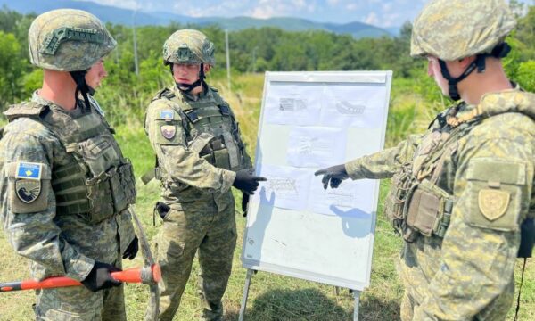 Ushtarët e FSK’së përfundojnë trajnimin bazik për xhenierë luftarakë: Hap i rëndësishëm në ngritjen e kapaciteteve ushtarake