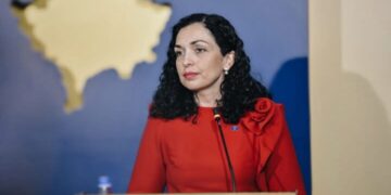 Ejupi: Do të ishte mirë që Kurti t’ia lirojë pozitën e presidentes, Vjosa Osmanit