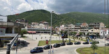 Gjykata shfuqizoi emërtimet shqip të rrugëve, sonte protestohet në Tetovë