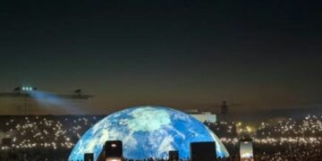 Kanye ndez Tiranën: Minutat e fundit para fillimit të koncertit – Me mijëra fansa në ‘Eagle Stadium’