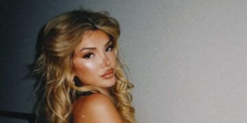 Era Istrefi mahnit në bikini me pozat nga jahti