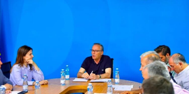 Hamza mbledh deputetët e PDK-së: Kosova ka nevojë për institucione, jo për një pushtet që zvarrit procese