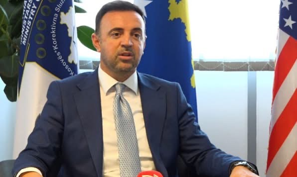 A telefonoi vërtet Granit Plava nga burgu? Drejtori Ismail Dibrani, sqaron çfarë ndodhi