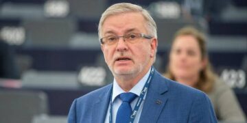 Eurodeputeti gjerman: Pres shkarkimin e ministres serbe, deklarata të tilla s’mund të injorohen