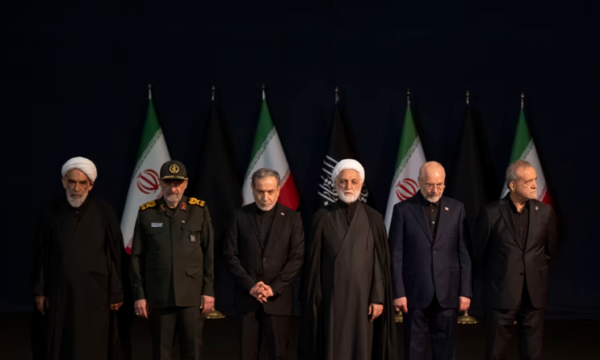Radikalët iranianë paralajmërojnë për një “grushtshtet”, ndërsa armëpushimi me SHBA-në vihet në pikëpyetje