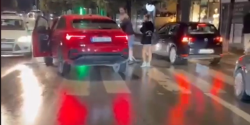 Aksident te Komuna e Prishtinës, vetura e godet qytetarin duke kaluar në zebra (pamje)