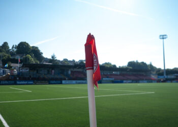 Larne reagon pas skandalit me flamurin ‘Kosova është Serbi’: Nuk ishte tifozi ynë, politika nuk ka vend në futboll