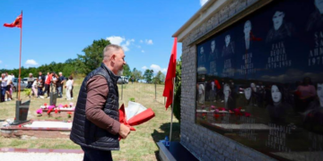 Lushtaku nderon dëshmorët në Marinë e Radishevë, në këtë të fundit u zbulua pllaka përkujtimore