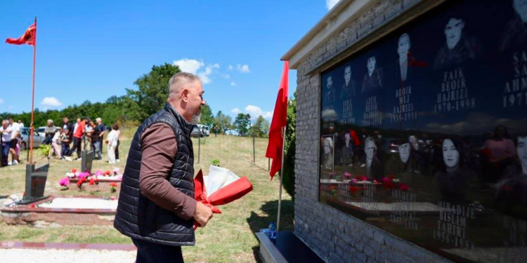 Lushtaku nderon dëshmorët në Marinë e Radishevë, në këtë të fundit u zbulua pllaka përkujtimore