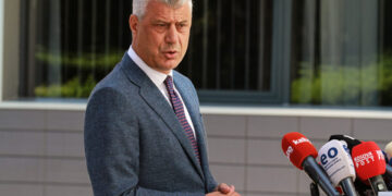 Vëllai e disa miq të ngushtë garantues për Thaçin, Mbrojtja i përgjigjet ZPS-së për frikën e arratisjes pas kërkesës për lirim