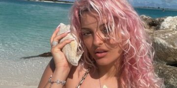Bebe Rexha publikon fotografi të rralla nga dasma shqiptare e prindërve/Pamje