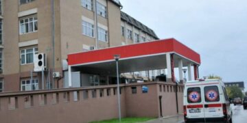 I riu që u aksidentua nga krani vdes pavarësisht përpjekjeve 2 orëshe në QKUK për t’ia shpëtuar jetën, tjetri po e vazhdon trajtimin