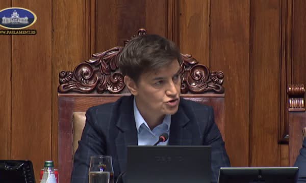 Deputeti i ri serb i referohet Kosovës në Kuvendin serb si “fqinjët tanë”, eskalon Brnabiq