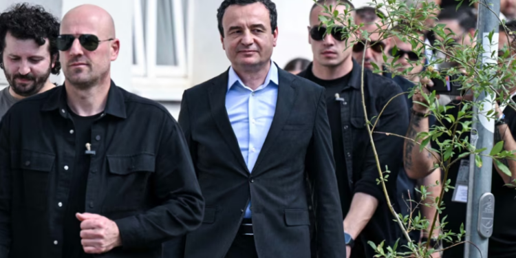Kurti nuk përgjigjet nëse do të ketë takim me partitë politike para 6 gushtit