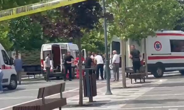 28 gëzhoja në vendngjarje dhe arsenal armësh në shtëpi – Çfarë zbuloi policia pas plagosjes në Podujevë?