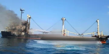 Rusia godet me raketa anijen turke me grurë në Detin e Zi, 5 marinarë të vrarë