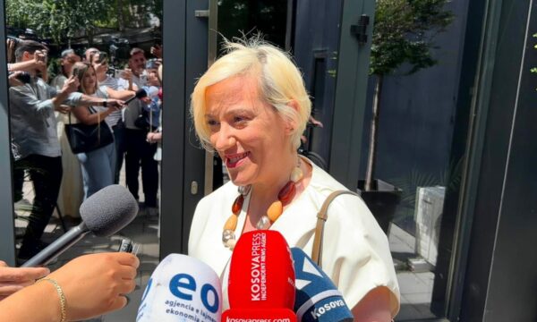 Mbledhja e Kryesisë së LDK’së, çfarë po u thonë anëtarët e saj gazetarëve para takimit