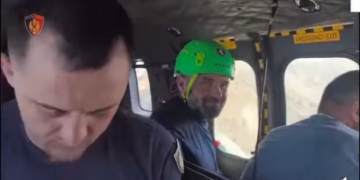 Përfundon pas 12 orësh operacioni i kërkim-shpëtimit për turistin çek që kishte mbetur i bllokuar në Malin e Çikës (Video)