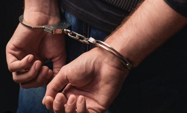 Goditet kontrabanda në Zubin Potok, sekuestrohen mallra dhe vihet në pranga një person