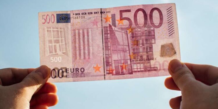 Nga sot paga minimale në Kosovë bëhet 500 euro bruto