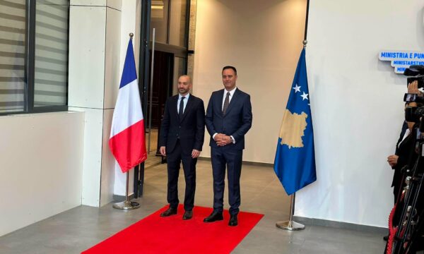 Ministri francez Haddad: Prania ime në Kosovë është dëshmi e miqësisë mes dy vendeve