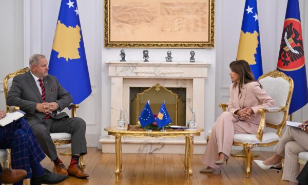 Haxhiu pret raportuesin për Kosovën në PE – Kërkon që aplikimi për anëtarësim në BE të ‘‘trajtohet pa vonesa’’