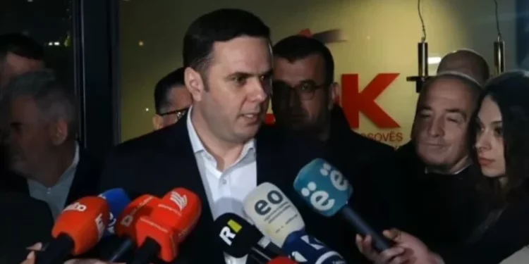 Mulolli: Delegatët mund ta rrëzojnë Abdixhikun në Kuvendin e LDK-së