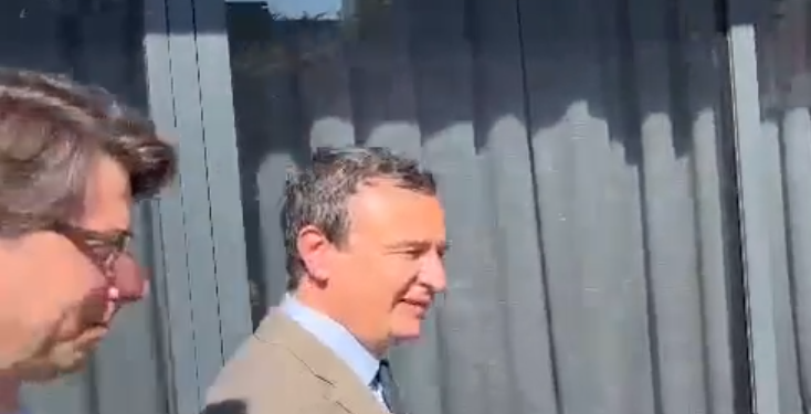 Kurti arrin në Kuvend për takim me Hamzën: Presim që takimi të jetë konstruktiv dhe t’i konstituojmë institucionet