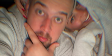 Në orët e vona, Kushtrim Kelani publikoi një selfie me Aurorën