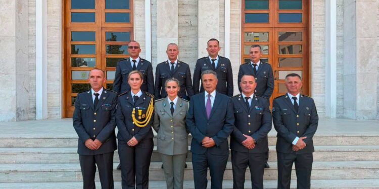 Oficerë të FSK-së diplomojnë në Republikën e Shqipërisë
