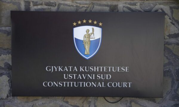 Kushtetuesja rrëzon vendimin e Supremes për shtesat e higjienisteve të angazhuara gjatë pandemisë