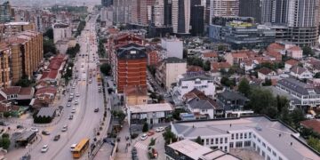 E rëndë, një person bie nga një objekt në Prishtinë, humb jetën në vendin e ngjarjes