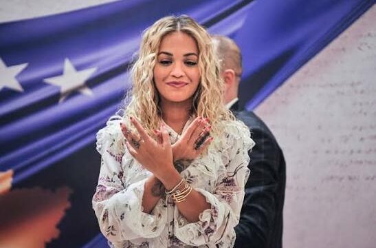 Rita Ora zbulon ritualet familjare shqiptare dhe varësen që e mban gjithmonë me vete
