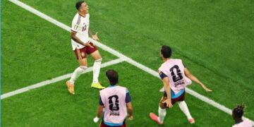 Spanja në FINALE, gjunjëzon Francën